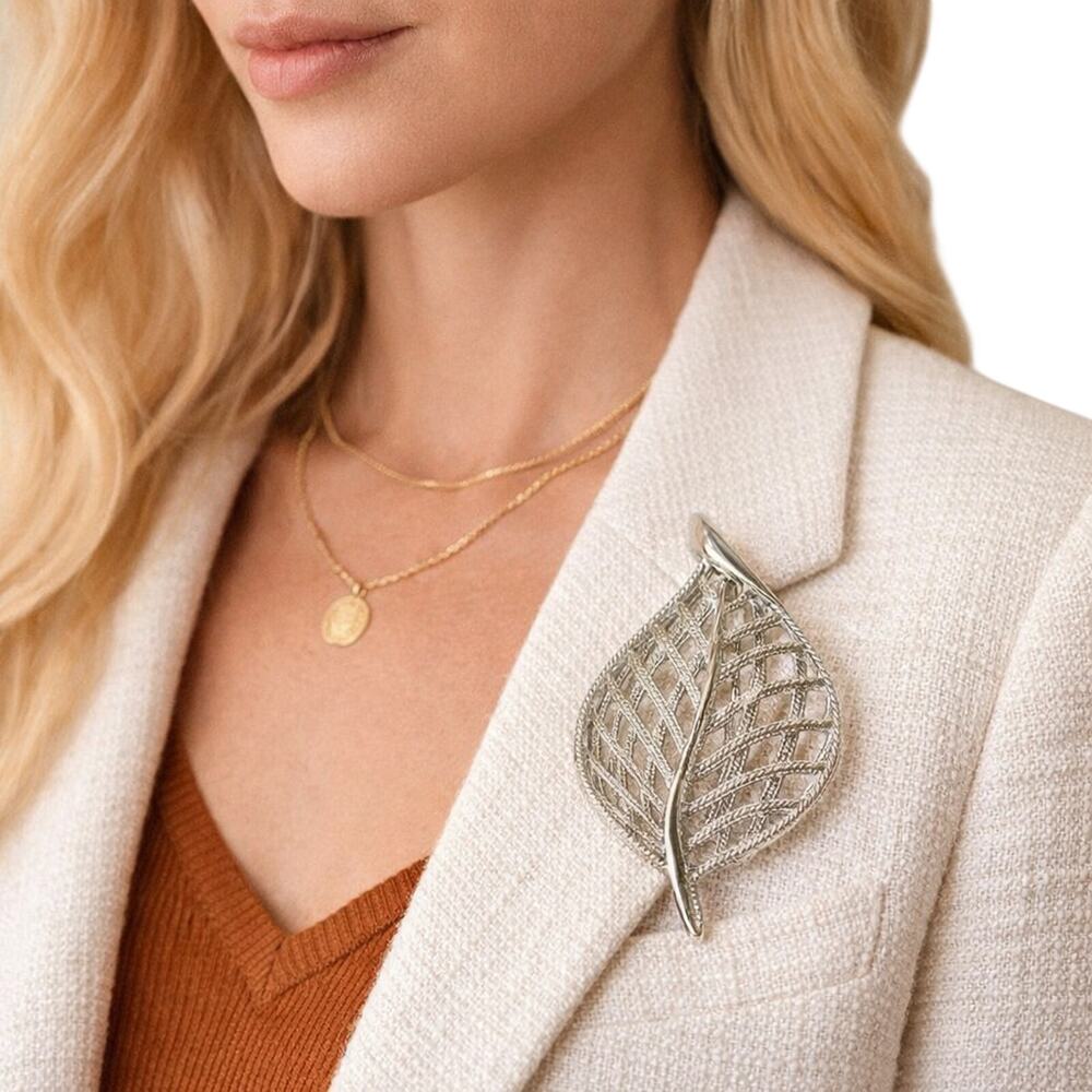 Vintage 70s Sarah Coventry Brooch Silver Tone Leaf Openwork Pin